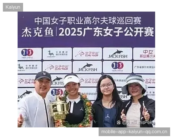 刘国梁女儿名场面：比赛间隙拿作业狂写，展现卓越的专注力与勤奋精神